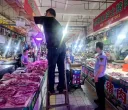 百色右江区：整治违规生鲜灯  还原食材真本色