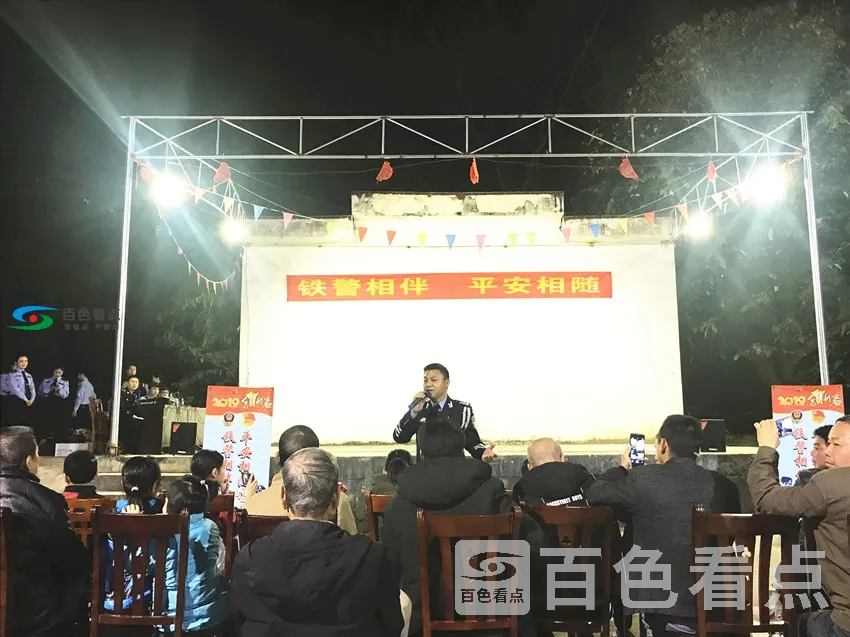 民警独唱演出_副本.webp