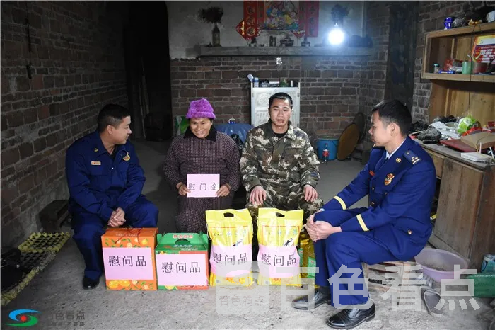 走访慰问困难队员家属.webp