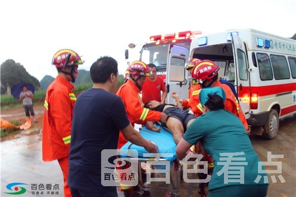 移交现场医护人员.JPG