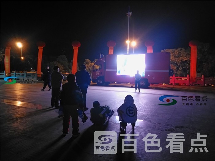 利用移动宣传车进行消防宣传.jpg