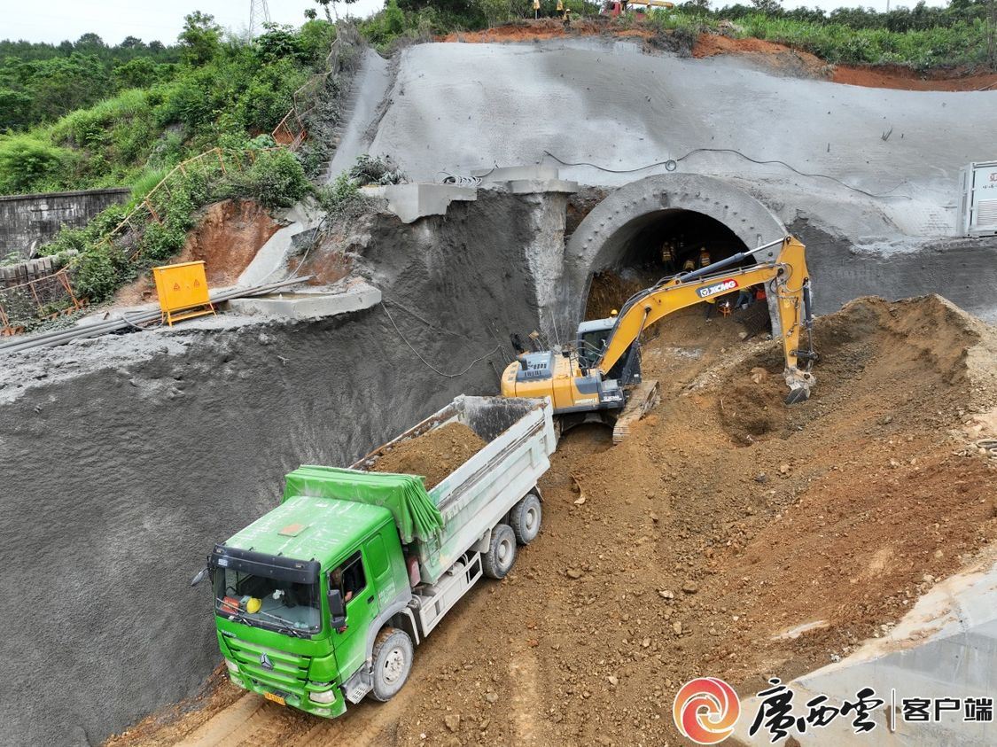黄百铁路新六银隧道开始施工