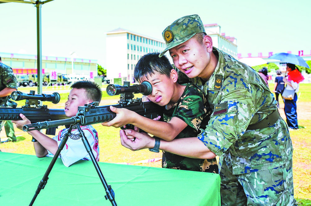 武警广西总队百色支队举行军营开放日活动