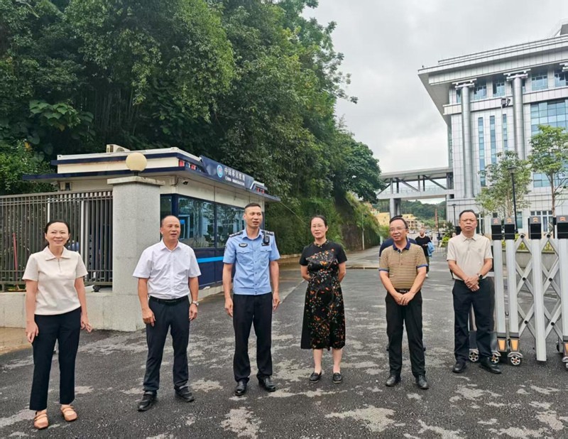 自治区政协提案委调研组到百色市调研