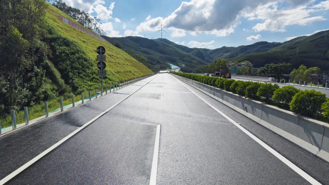 百色巴马机场高速公路预计年底建成通车