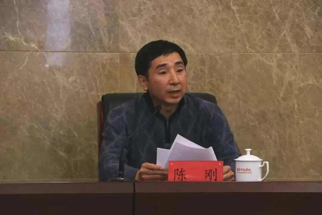 陈刚，主动投案