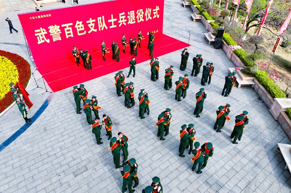 武警百色支队：光荣退役！致敬告别军营的战友