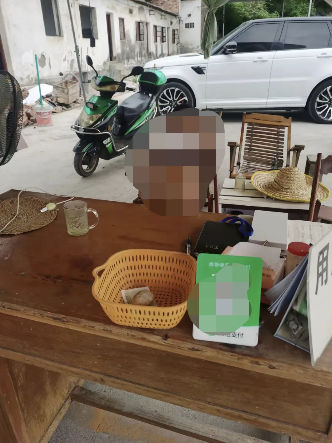 为何发往隆林西林田林凌云的大巴车，中途要停“露天停车场”?