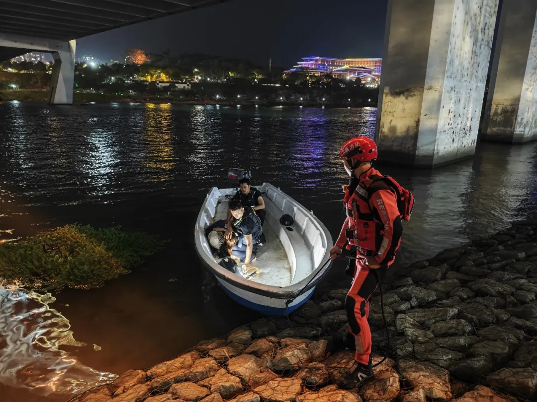 百警好事丨百色公安民辅警成功营救一名跳河轻生女子