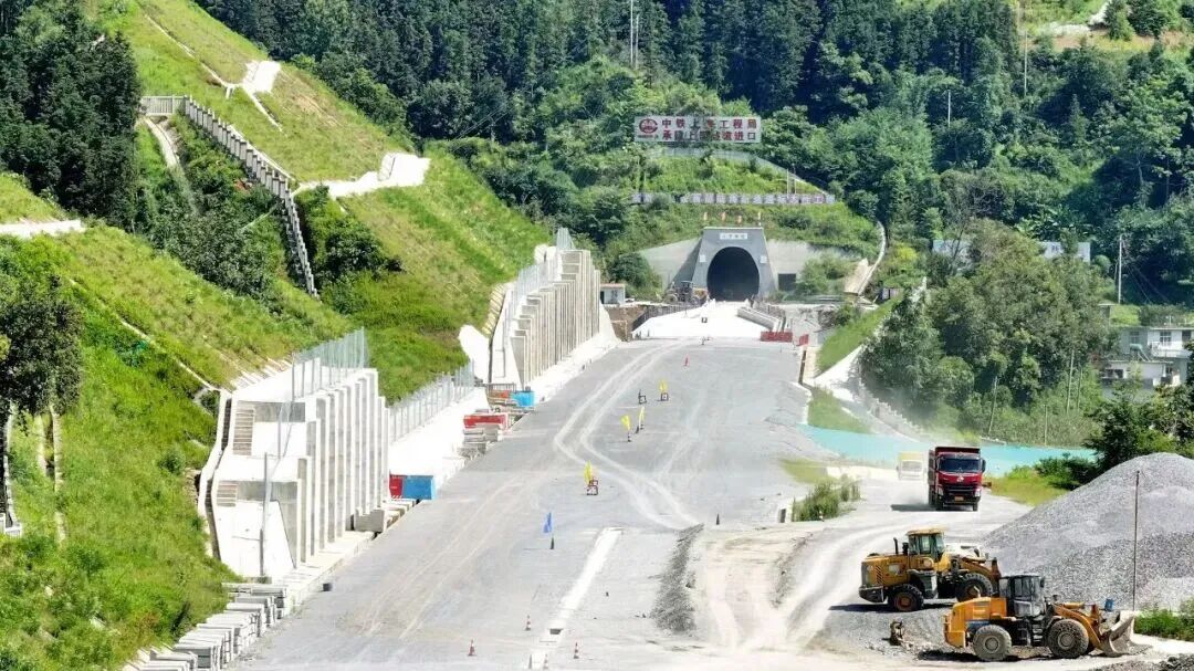 完成隧道70%，桥梁下部93%，百色这条新建铁路最新进展→